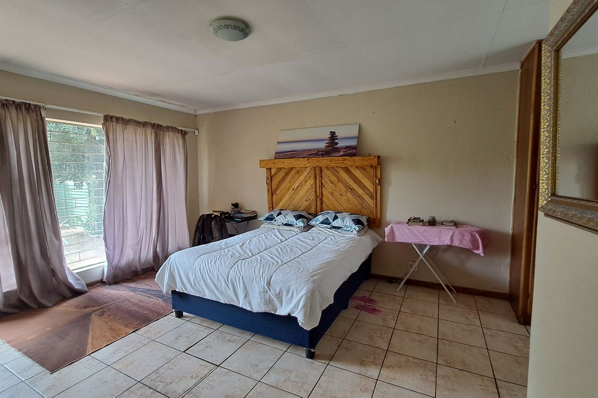 Low Maintenance 3 bedroom semi face brick House For Sale In Bergsig - Photo 5