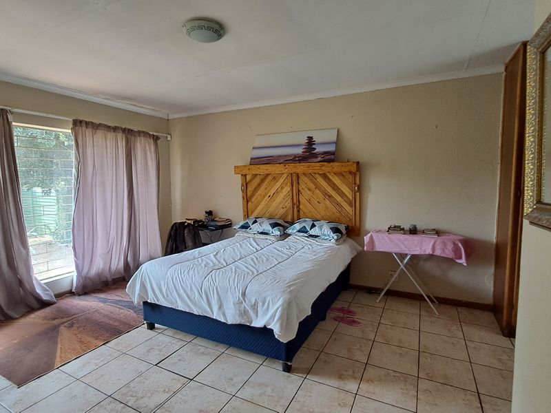 Low Maintenance 3 bedroom semi face brick House For Sale In Bergsig - Photo 5