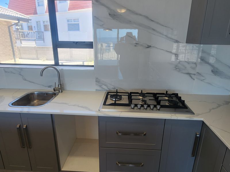 Contemporary 5-Bedroom home + 1 Bedroom flatlet - Photo 10