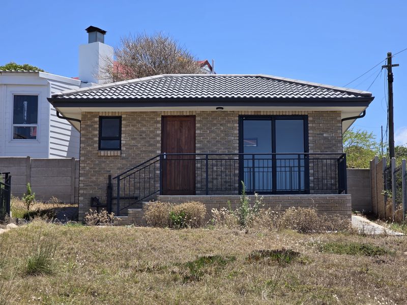 Contemporary 5-Bedroom home + 1 Bedroom flatlet - Photo 2