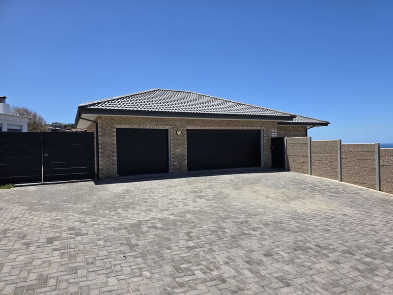 Contemporary 5-Bedroom home + 1 Bedroom flatlet - Photo 4