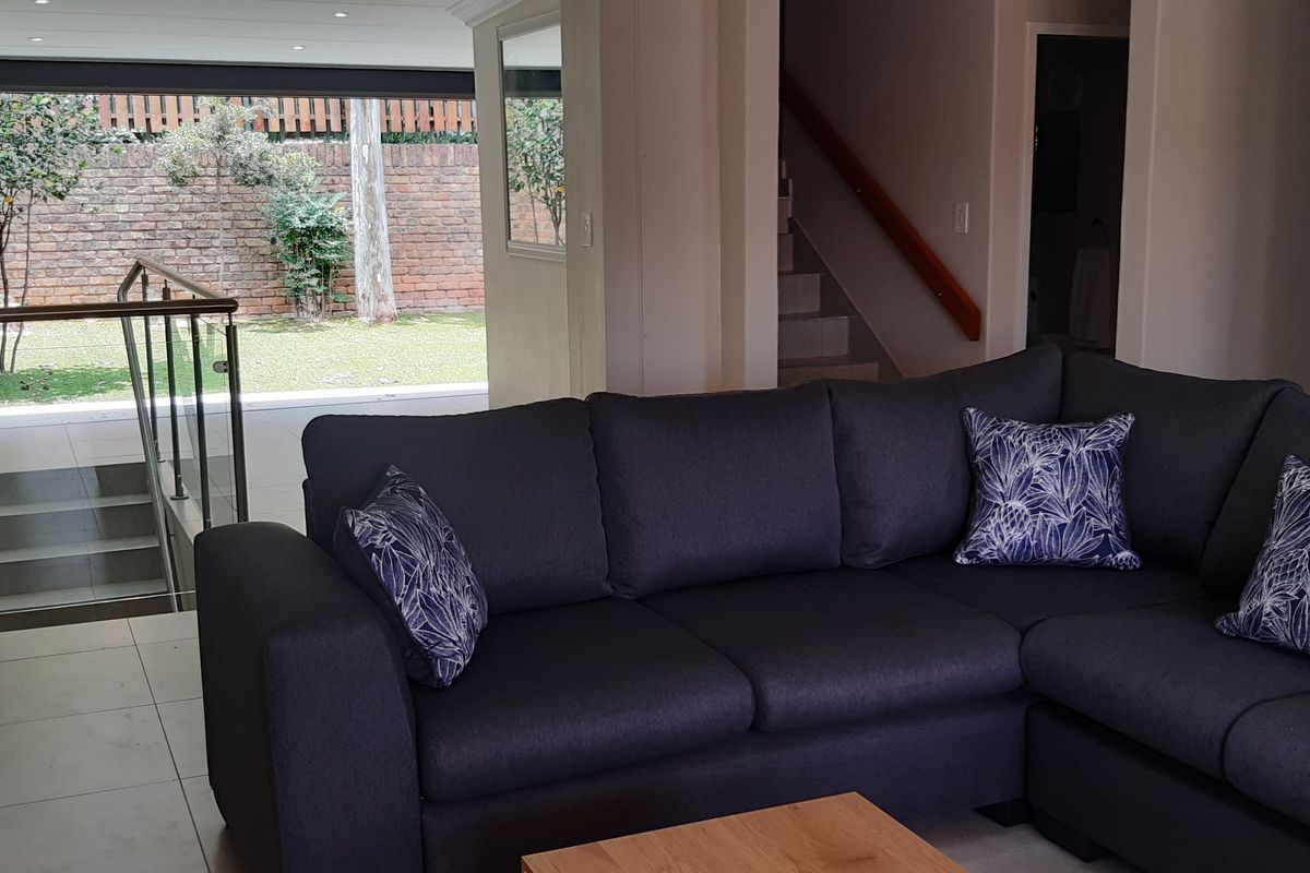 Brand, Spanking New - Photo 3