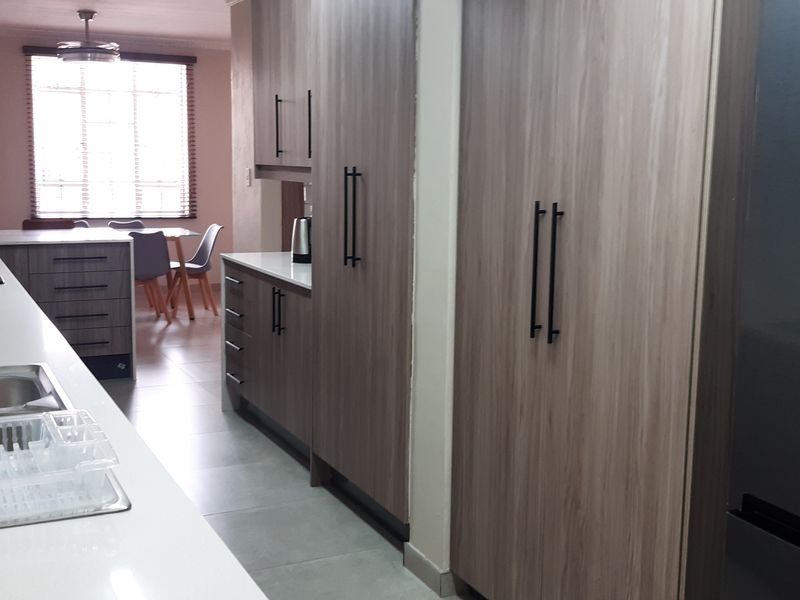 Brand, Spanking New - Photo 9