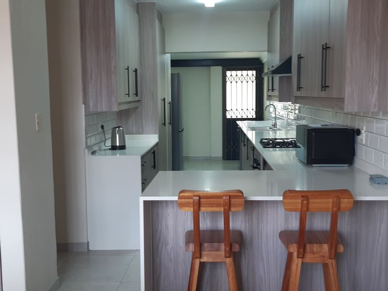 Brand, Spanking New - Photo 7