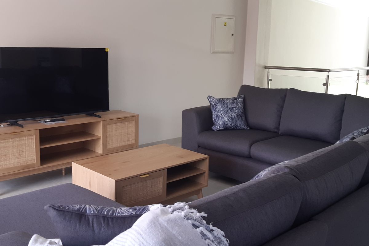 Brand, Spanking New - Photo 5