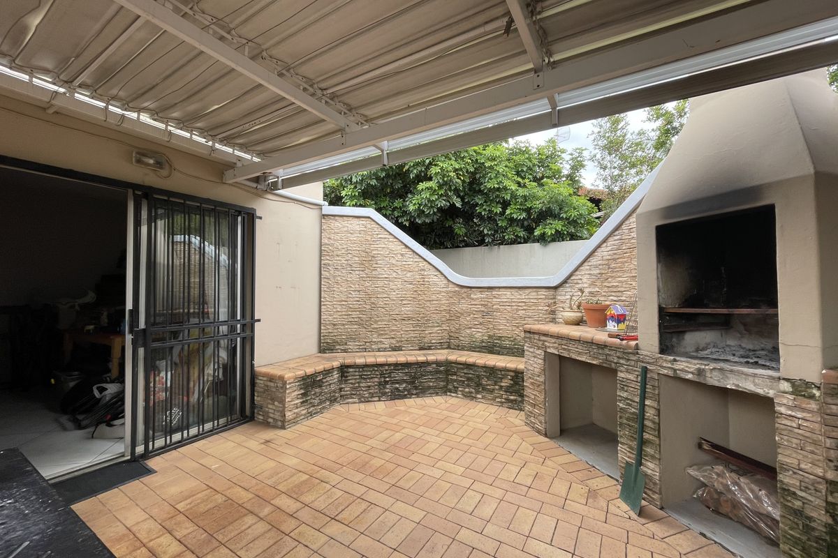 Elegant Family Home with Flatlet and Pool in Menlo Park - Photo 5