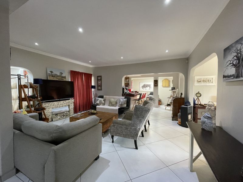 Elegant Family Home with Flatlet and Pool in Menlo Park - Photo 7