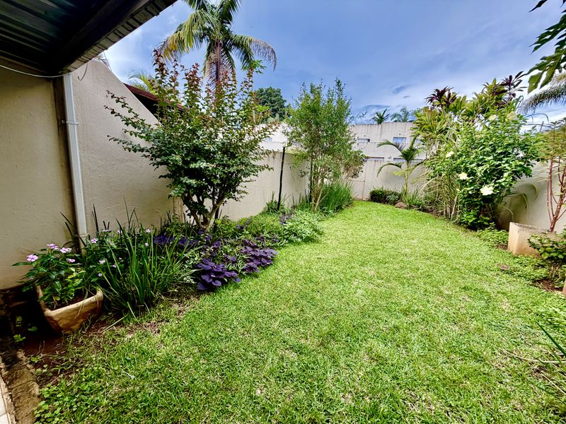 Spacious 3 bedroom townhouse for sale ,in Louis Trichardt. - Photo 2