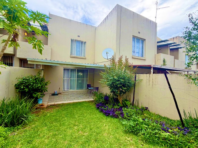 Spacious 3 bedroom townhouse for sale ,in Louis Trichardt. - Photo 3