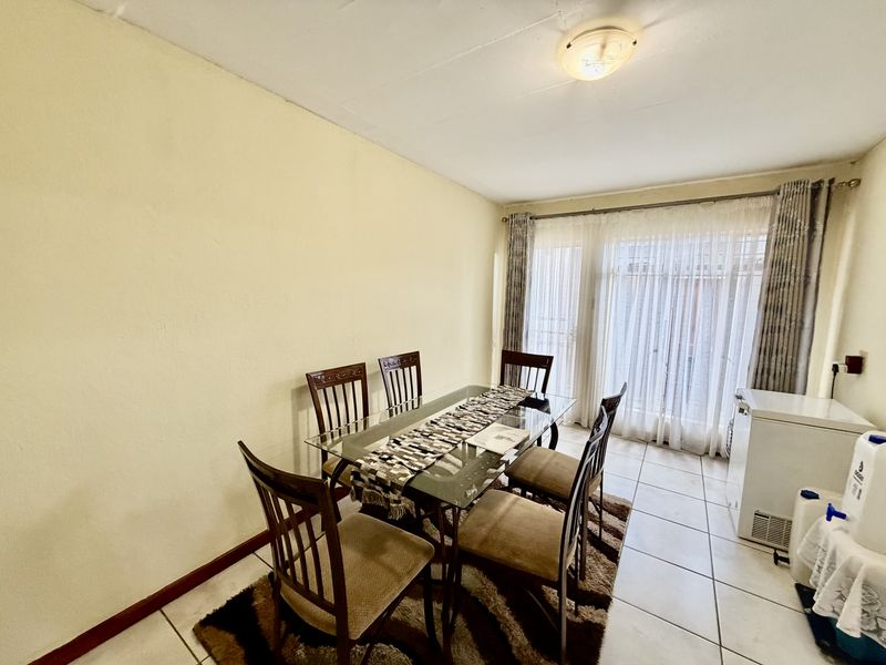 Spacious 3 bedroom townhouse for sale ,in Louis Trichardt. - Photo 9