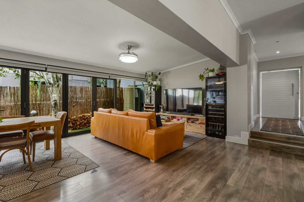 Somerset West Living Perfected! - Photo 2