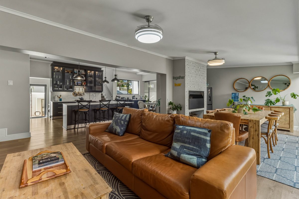 Somerset West Living Perfected! - Photo 2