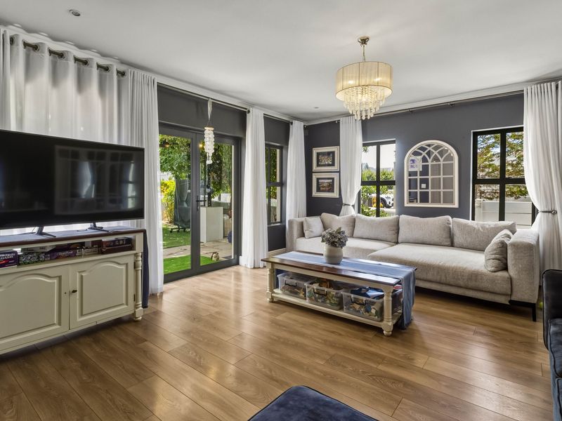 Somerset West Living Perfected! - Photo 1