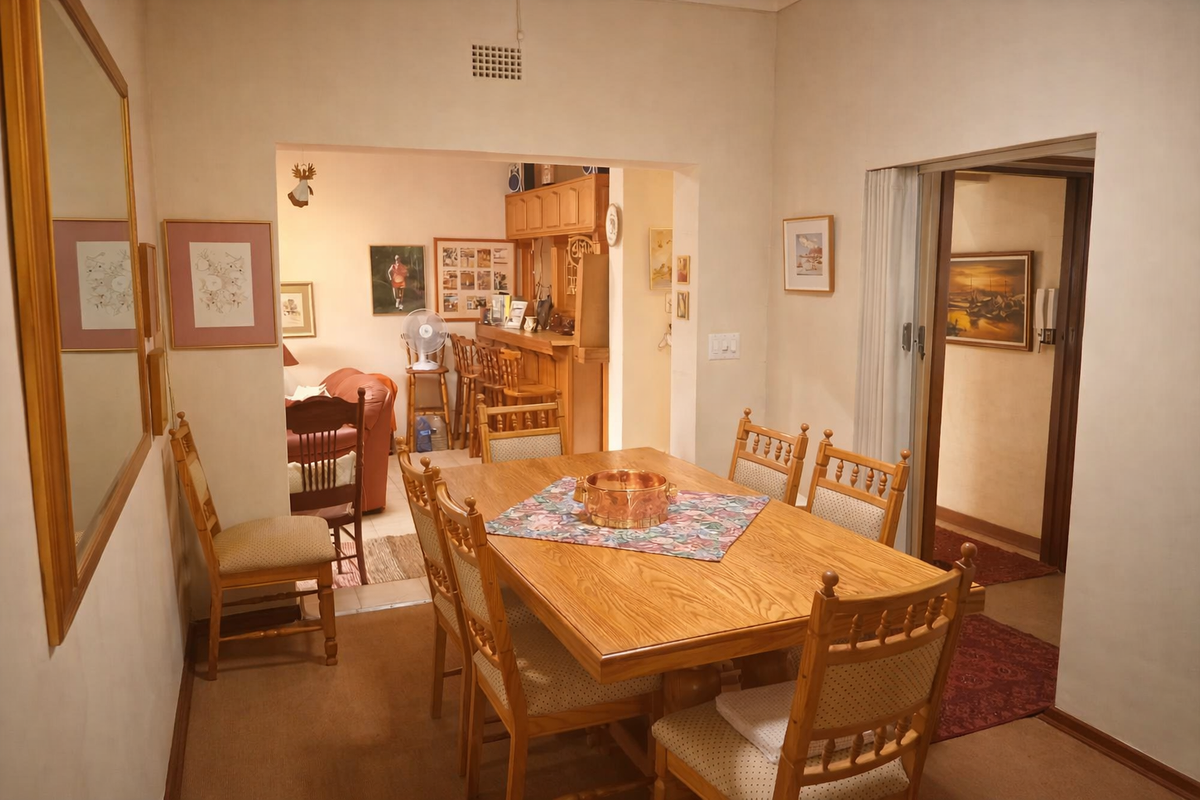 Charming 3-Bedroom Home for Sale in Florida Lake, Roodepoort - Photo 5