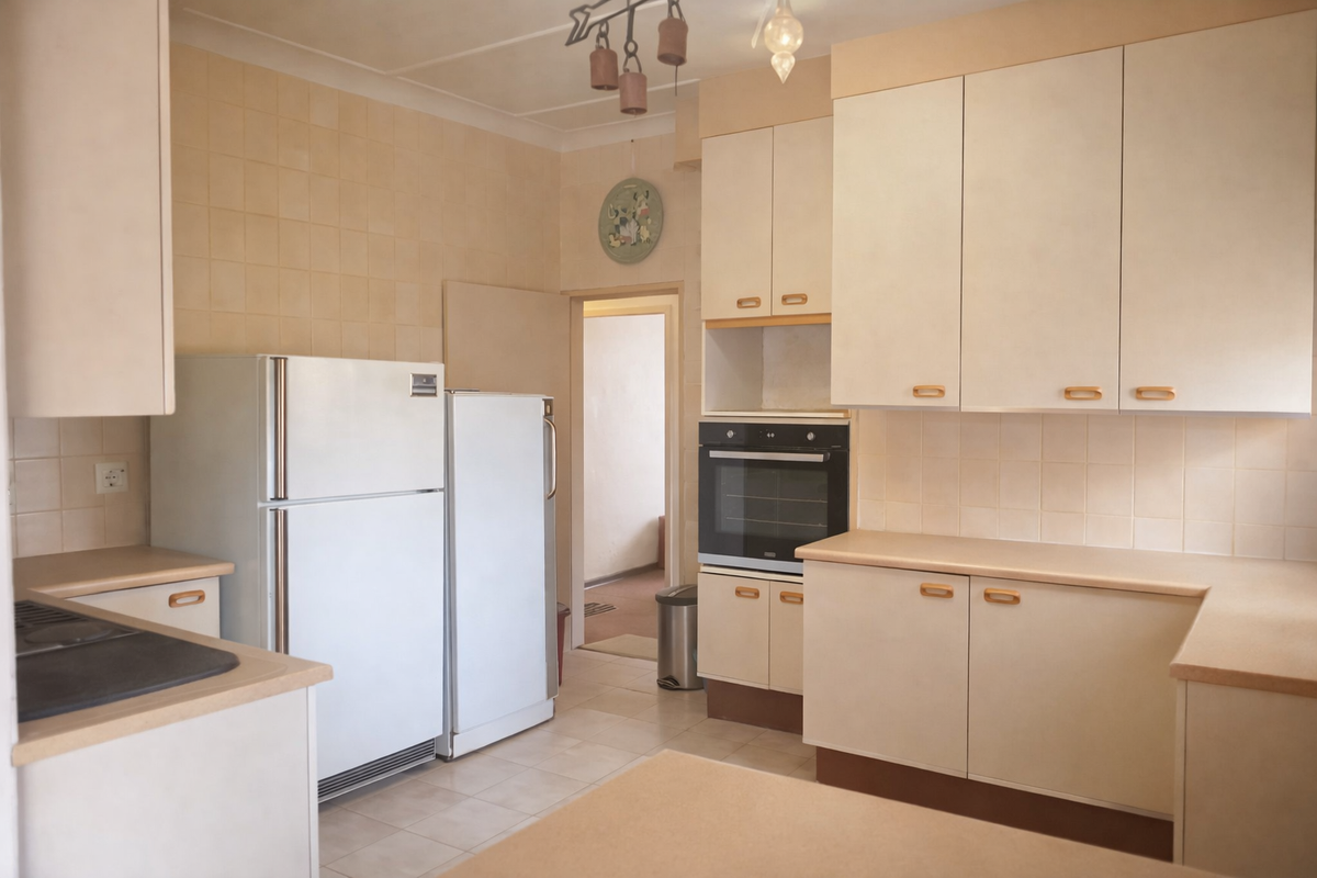 Charming 3-Bedroom Home for Sale in Florida Lake, Roodepoort - Photo 2