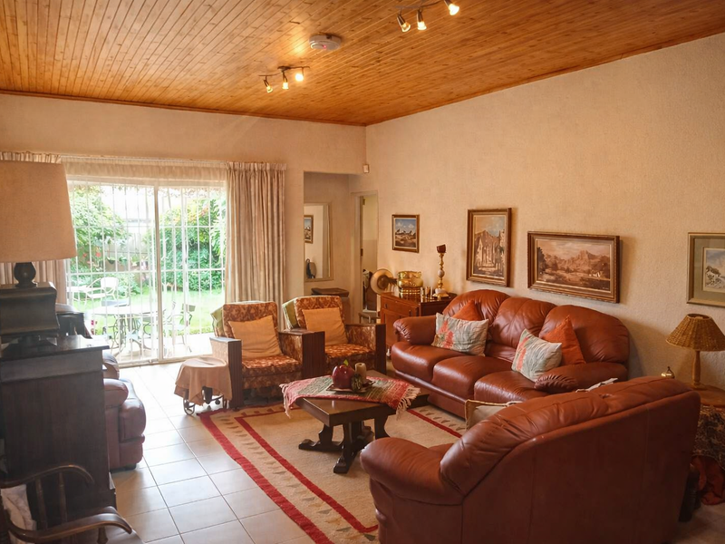 Charming 3-Bedroom Home for Sale in Florida Lake, Roodepoort - Photo 3