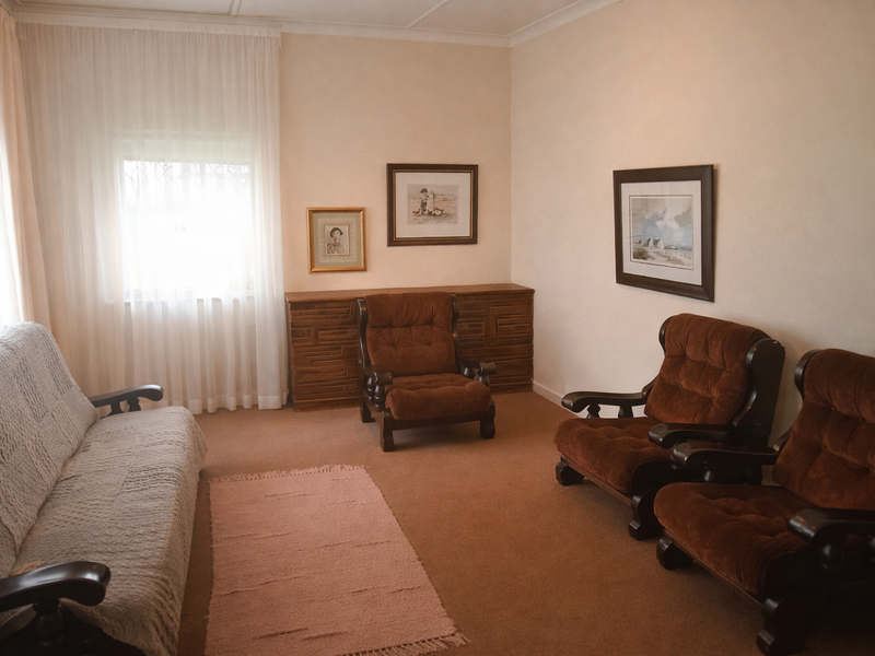 Charming 3-Bedroom Home for Sale in Florida Lake, Roodepoort - Photo 4