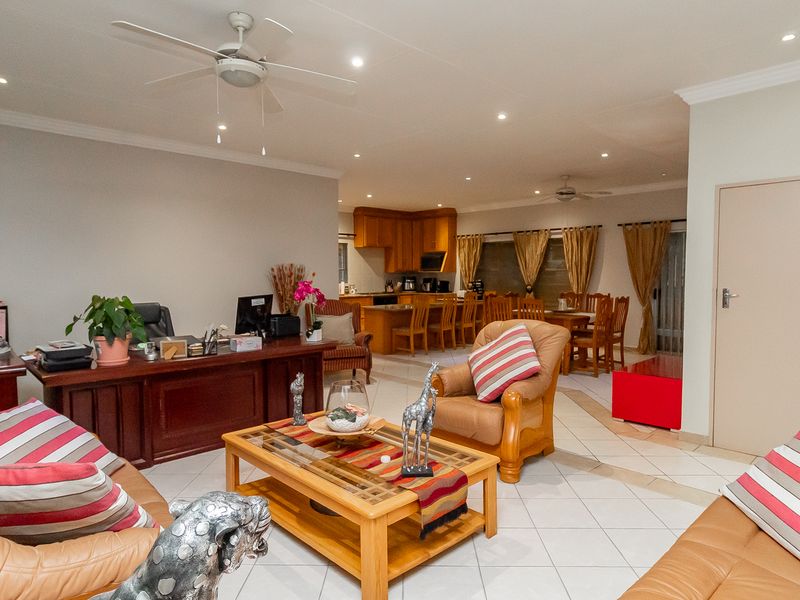 Spacious Family home in Secure Boomed-Off Area - Faerie Glen - Photo 3