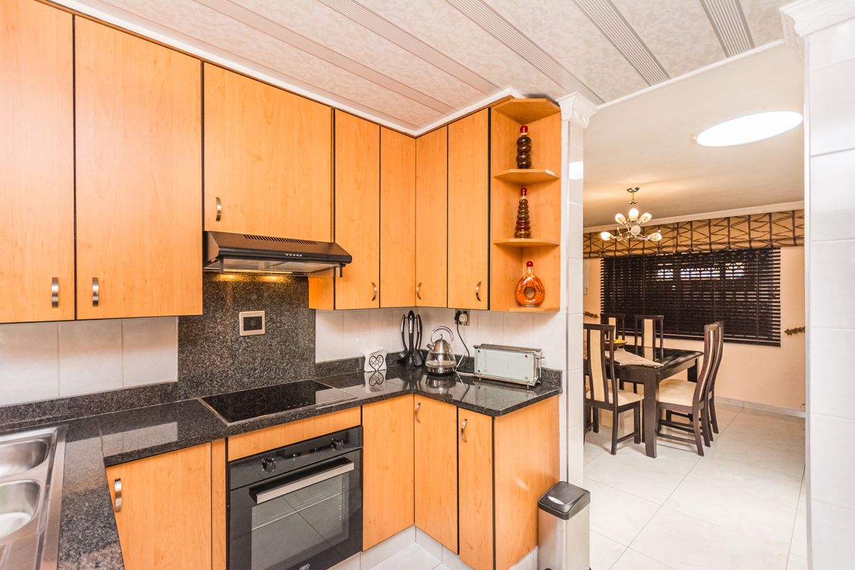 Meadowlands Ext 12 Mansion For Sale - Photo 4