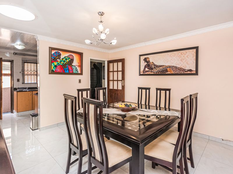 Meadowlands Ext 12 Mansion For Sale - Photo 5