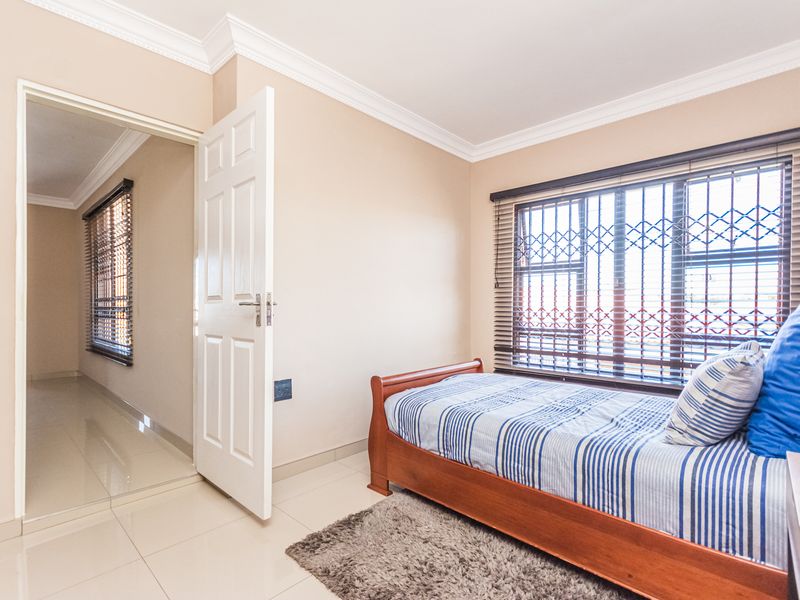 Meadowlands Ext 12 Mansion For Sale - Photo 10