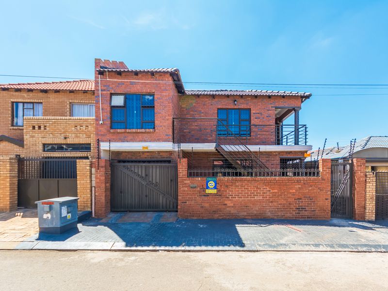 Meadowlands Ext 12 Mansion For Sale - Photo 8