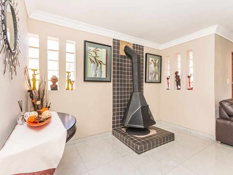 Meadowlands Ext 12 Mansion For Sale - Photo 6