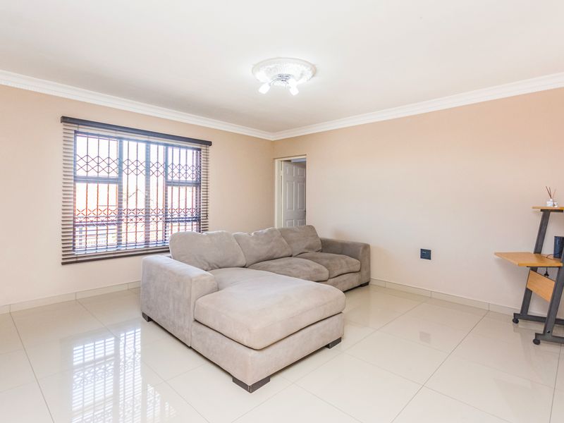 Meadowlands Ext 12 Mansion For Sale - Photo 7