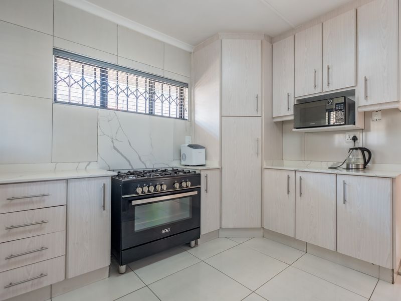 Modern Family Home For Sale in Brighton Beach – Hops Away from Glenardle Primary! - Photo 5