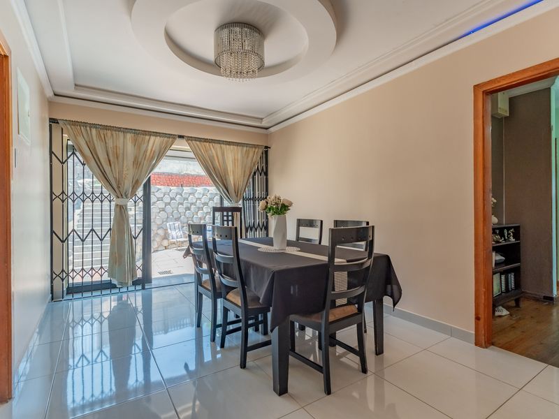 Modern Family Home For Sale in Brighton Beach – Hops Away from Glenardle Primary! - Photo 4