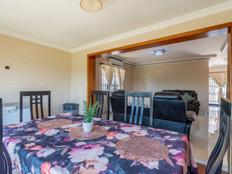 Modern Family Home For Sale in Brighton Beach – Hops Away from Glenardle Primary! - Photo 10