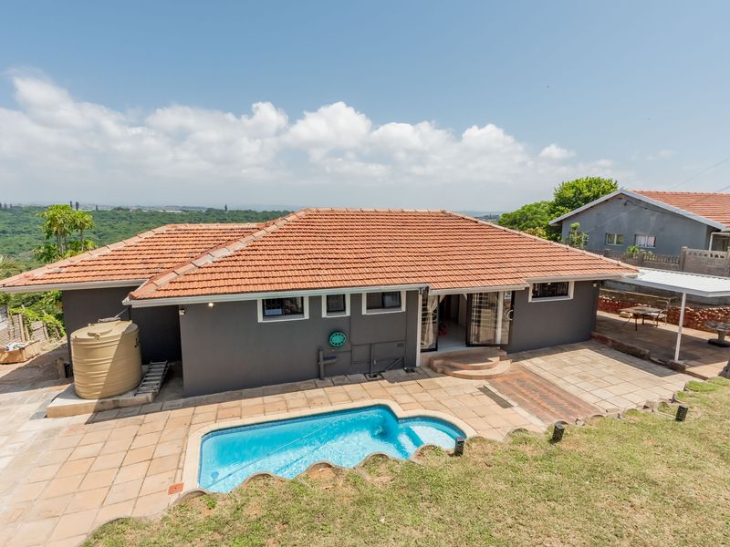 MOTIVATED SELLERS! Modern Family Home and Entertainer’s Paradise in Prime Location! - Photo 6