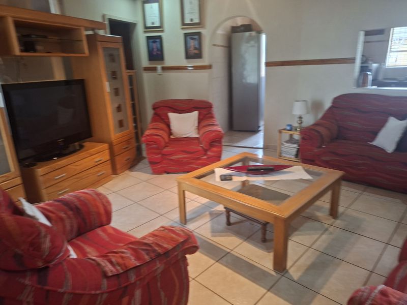 Your Garden Paradise Awaits - Beautifully Landscaped Family Home.aped - Photo 4