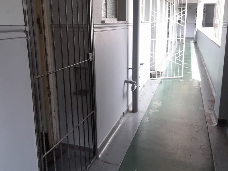 Neat  Apartment - Photo 3