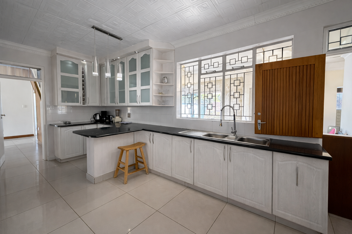 Elegant 4-Bedroom Double-Storey Home with Generous Living Spaces - Photo 4