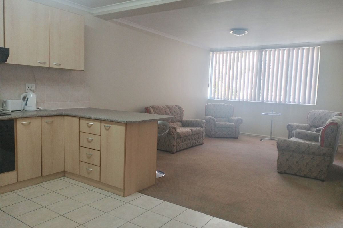 Sunny & Spacious 1-Bedroom Apartment with Mountain Views | Wynberg - Photo 2