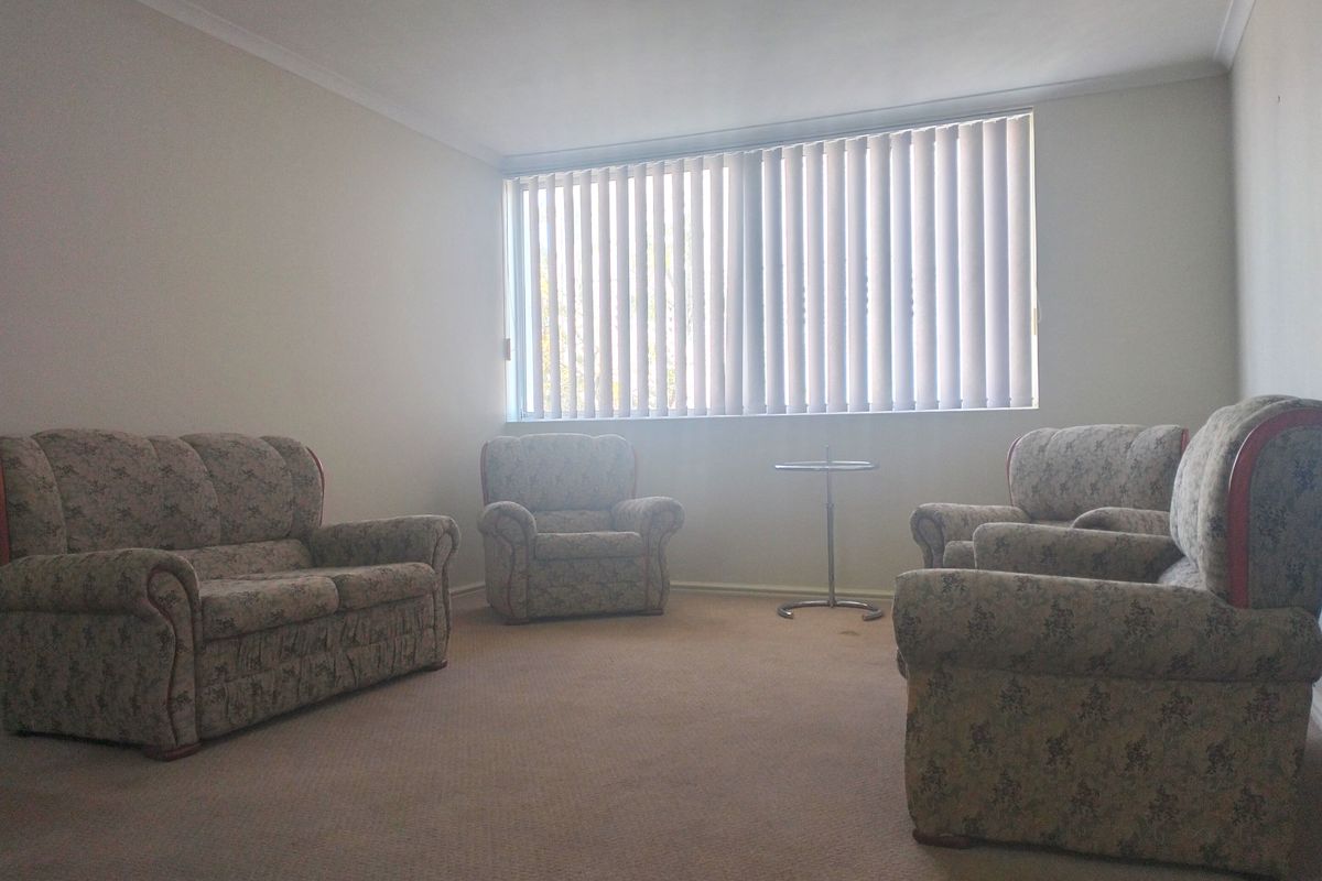 Sunny & Spacious 1-Bedroom Apartment with Mountain Views | Wynberg - Photo 5