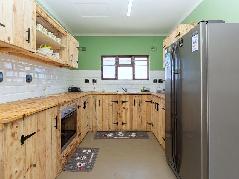 Country Estate Living with Exceptional Space and Privacy - Photo 8