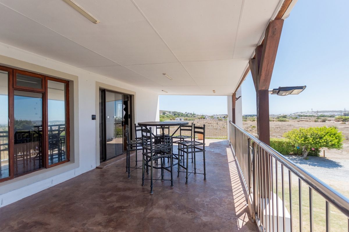 Country Estate Living with Exceptional Space and Privacy - Photo 4