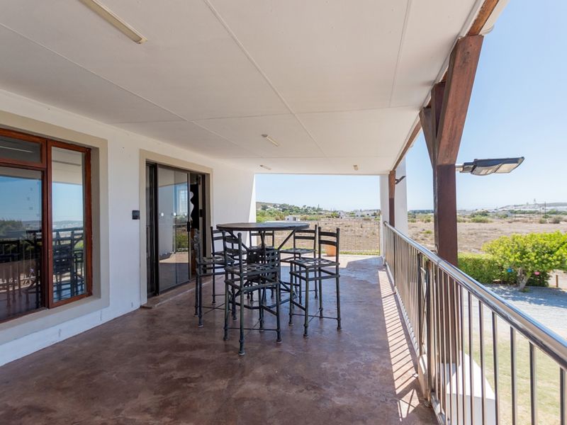 Country Estate Living with Exceptional Space and Privacy - Photo 4