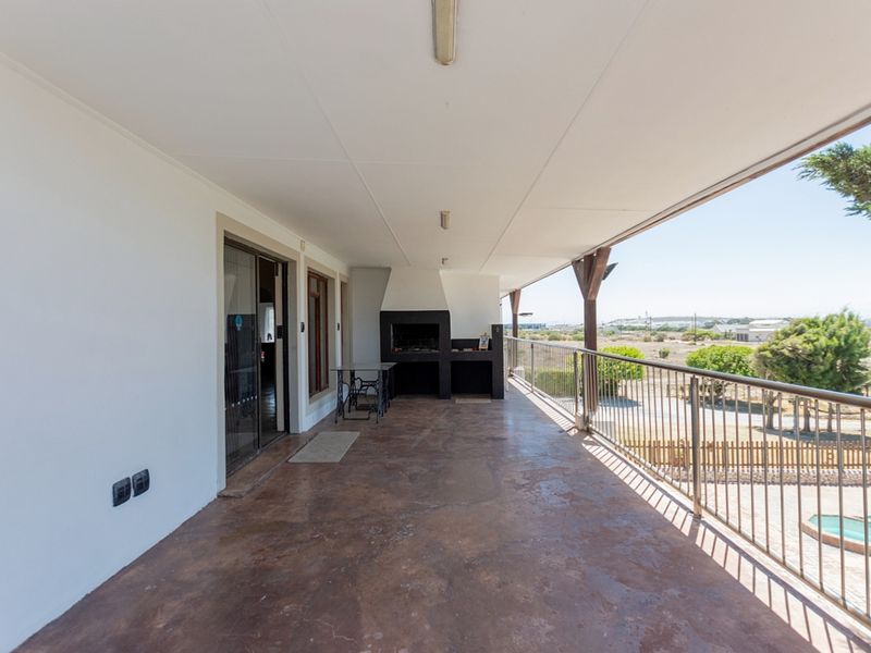 Country Estate Living with Exceptional Space and Privacy - Photo 3