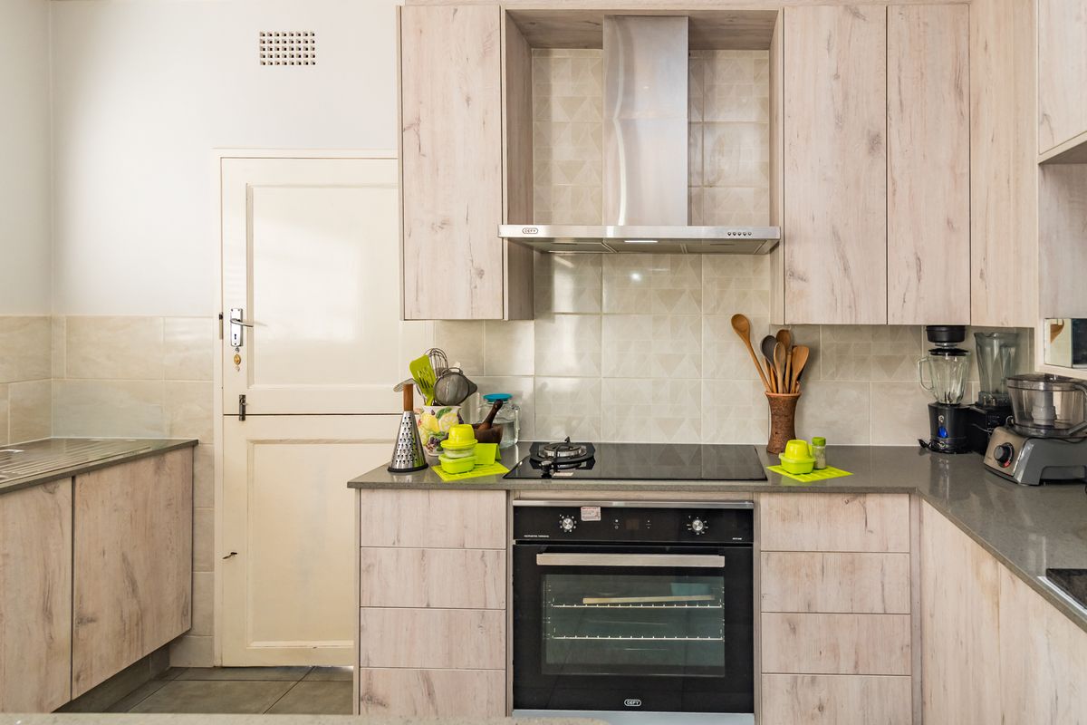 Spacious, Pristine Family Home in Prime Helderkruin Location - Photo 5