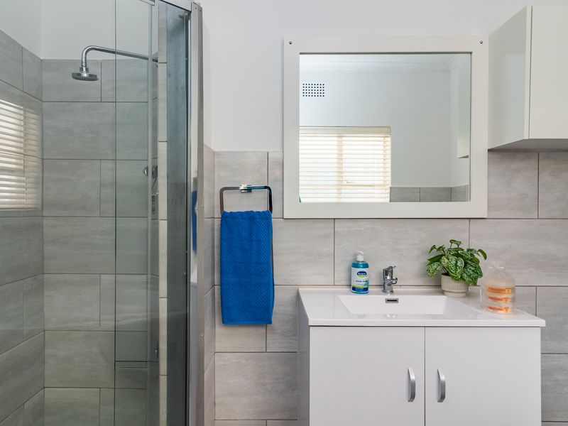 Spacious, Pristine Family Home in Prime Helderkruin Location - Photo 10