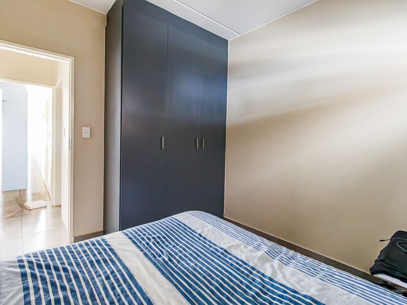 Beautiful 2 Bed 2 Bath Ground Floor Unit For R1 100 000 - Photo 10
