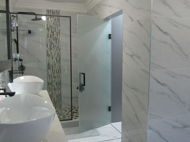 Modern Freestanding Family Home - Photo 5