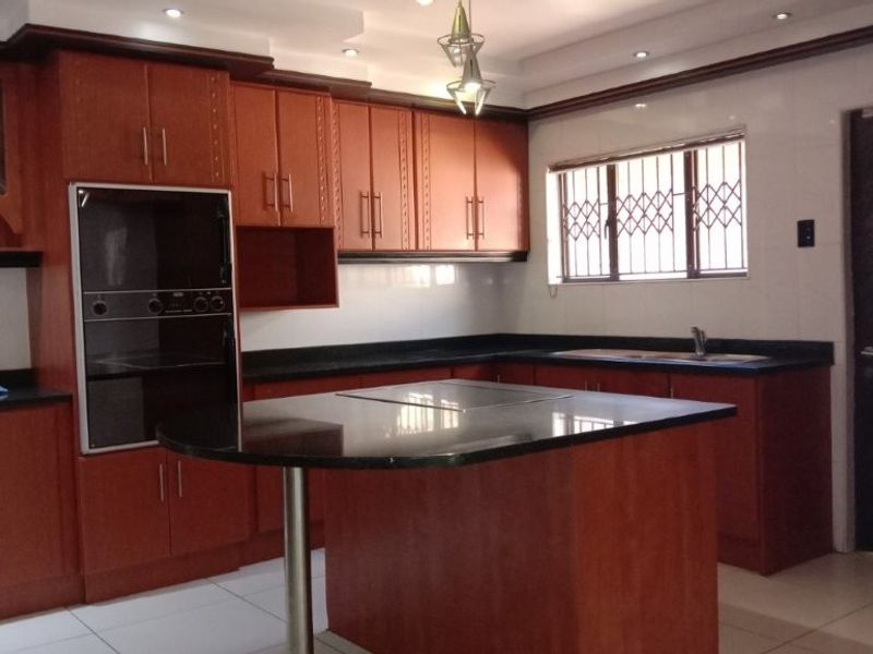 Modern Freestanding Family Home - Photo 6