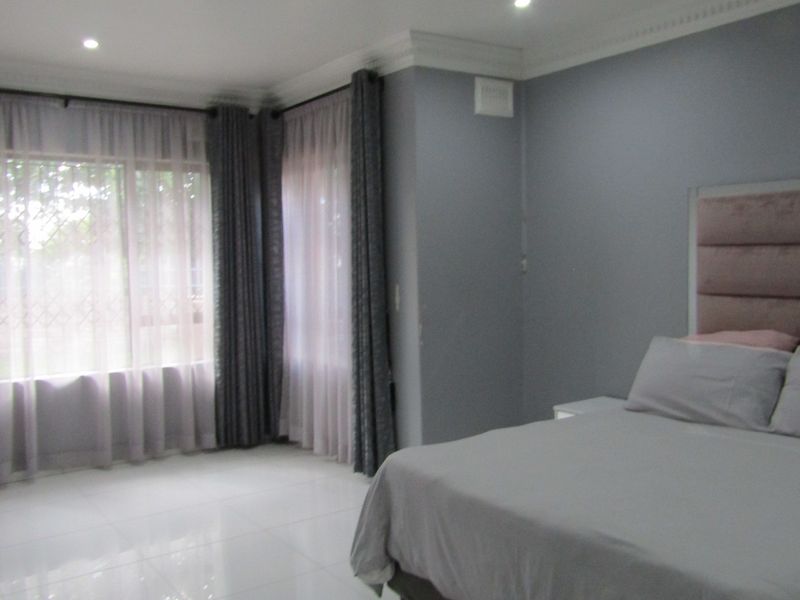 Modern Freestanding Family Home - Photo 4