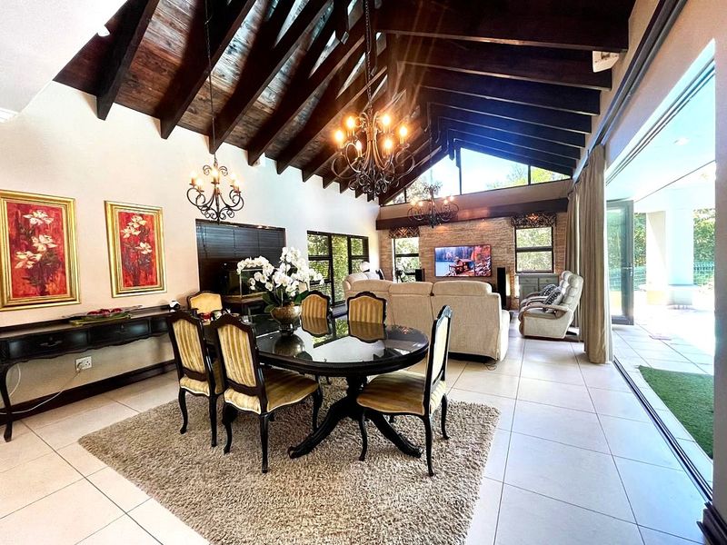 Expansive Family Home - Photo 10