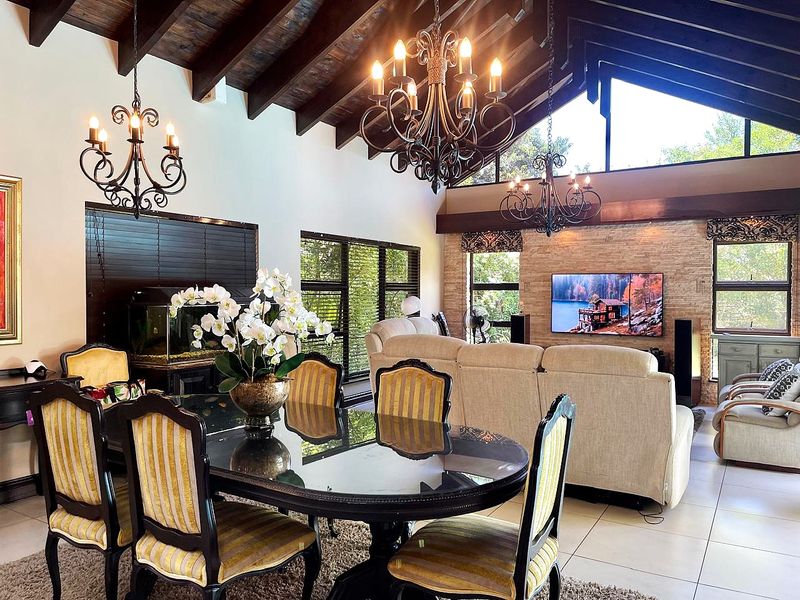 Expansive Family Home - Photo 9