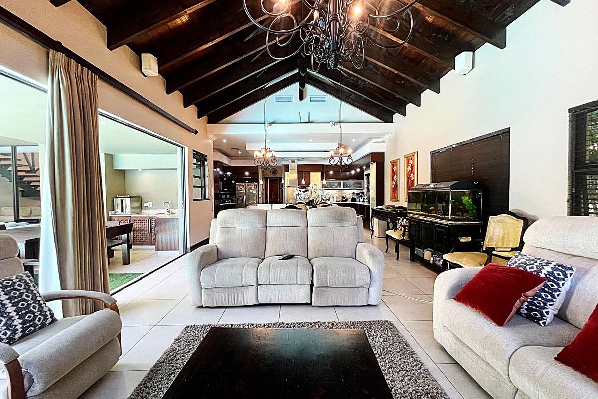 Expansive Family Home - Photo 5